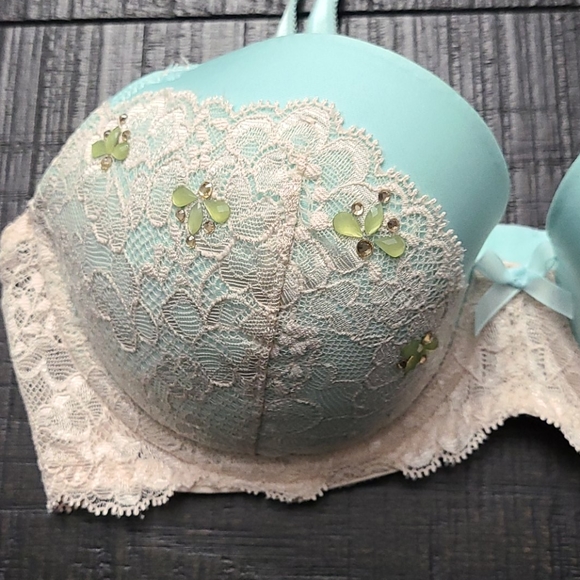 Victoria's Secret Dream Angel Bra - Picture 2 of 7